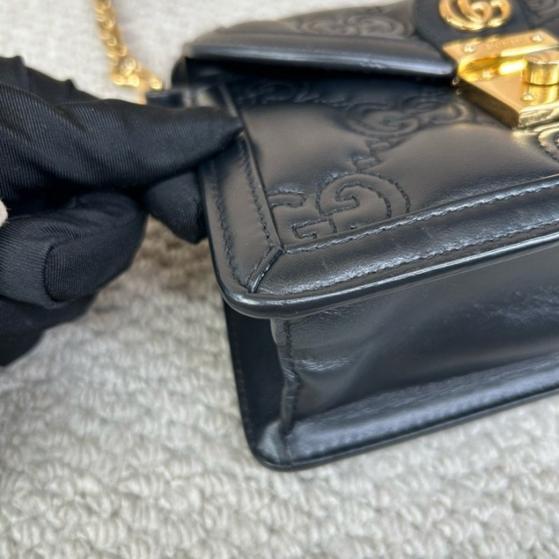 Gucci古馳黑金全皮郵差包 經典GG壓紋 金色鎖扣 鏈條肩帶 可單肩可斜挎可手提 容量實用 日常通勤百搭-7