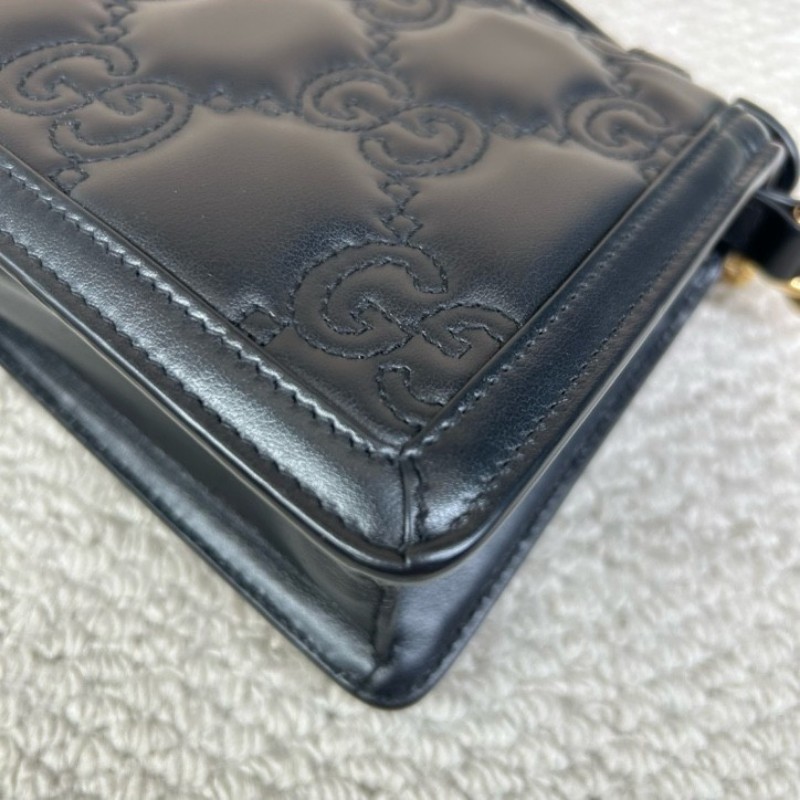 Gucci古馳黑金全皮郵差包 經典GG壓紋 金色鎖扣 鏈條肩帶 可單肩可斜挎可手提 容量實用 日常通勤百搭-9