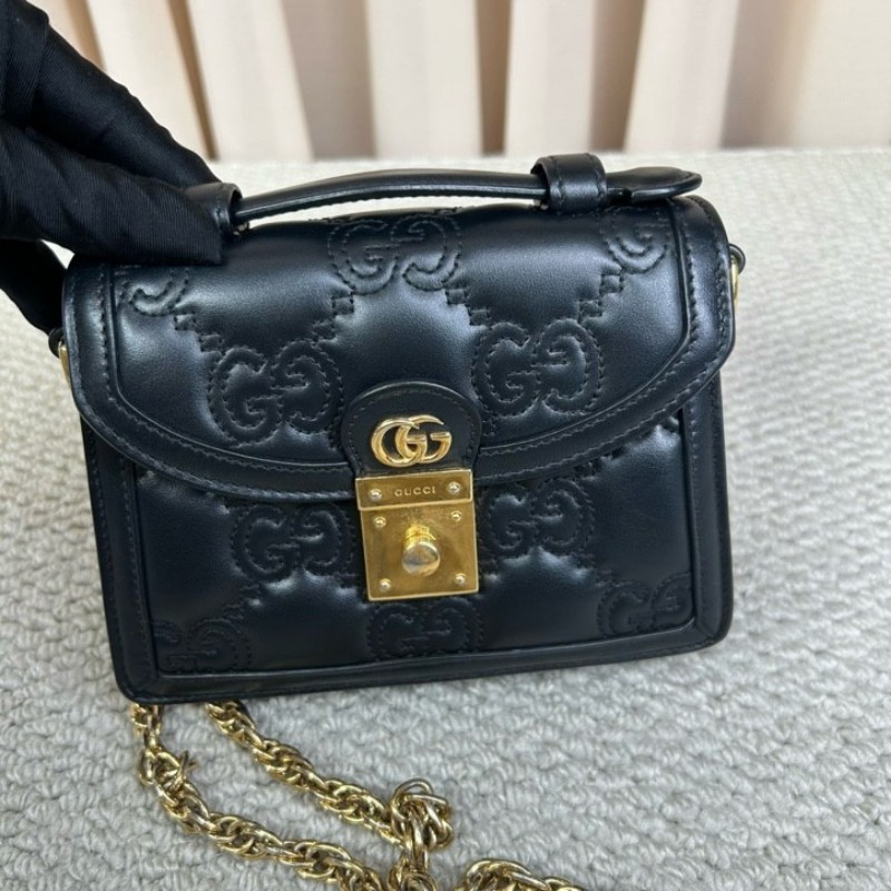 Gucci古馳黑金全皮郵差包 經典GG壓紋 金色鎖扣 鏈條肩帶 可單肩可斜挎可手提 容量實用 日常通勤百搭-16