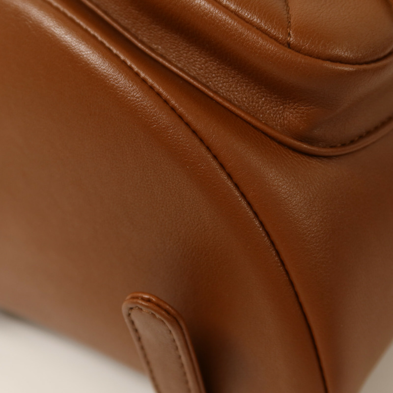 CHANEL 牛皮皮革Backpack金扣鏈帶背包-12