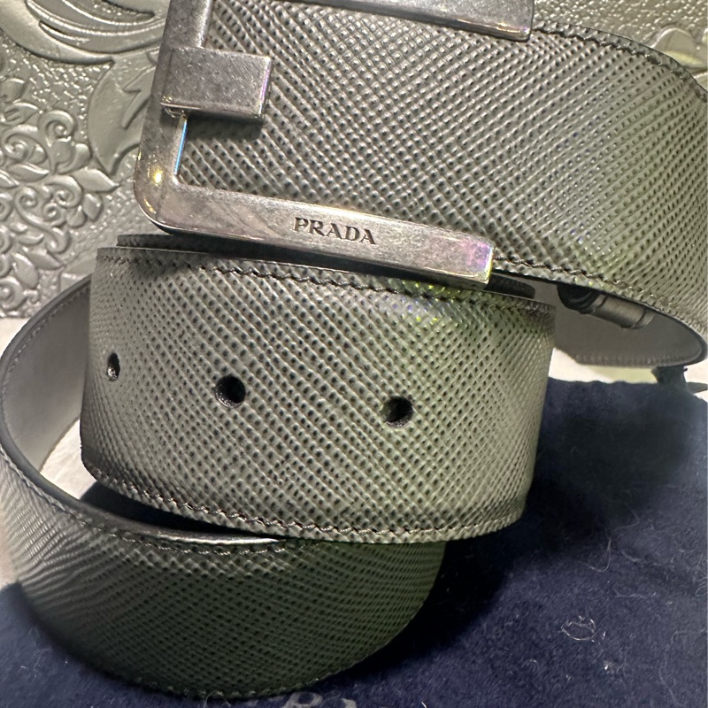 普拉達 Prada 經典的 Saffiano 荔枝紋(十字紋)皮革 灰色 男裝皮帶-3