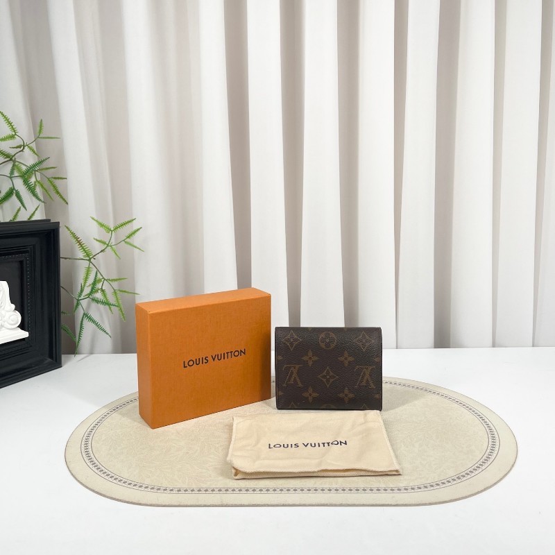 LV路易威登 老花短款三折疊豆豆錢包 經典老花配棕色內裡 內裡有隔層 可放現金-1