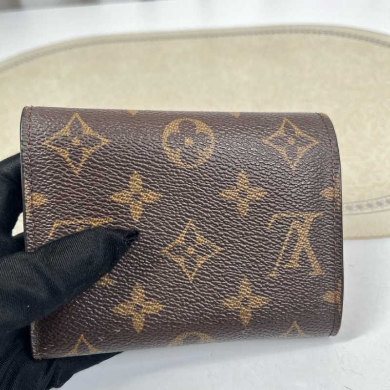 LV路易威登 老花短款三折疊豆豆錢包 經典老花配棕色內裡 內裡有隔層 可放現金-4