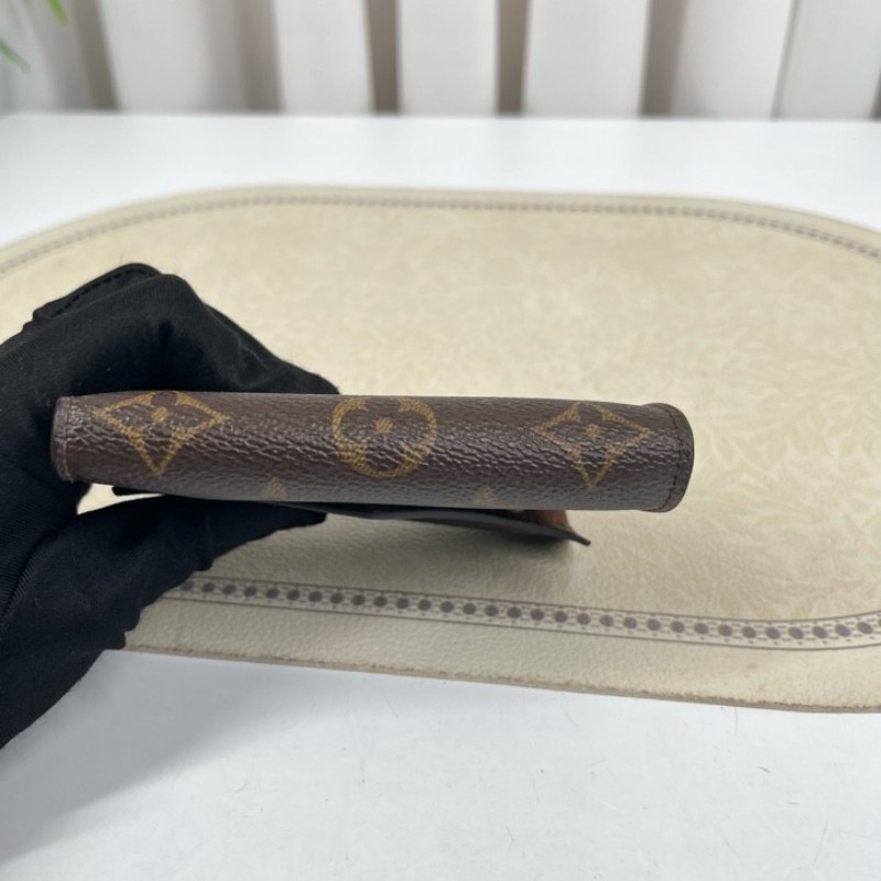 LV路易威登 老花短款三折疊豆豆錢包 經典老花配棕色內裡 內裡有隔層 可放現金-7