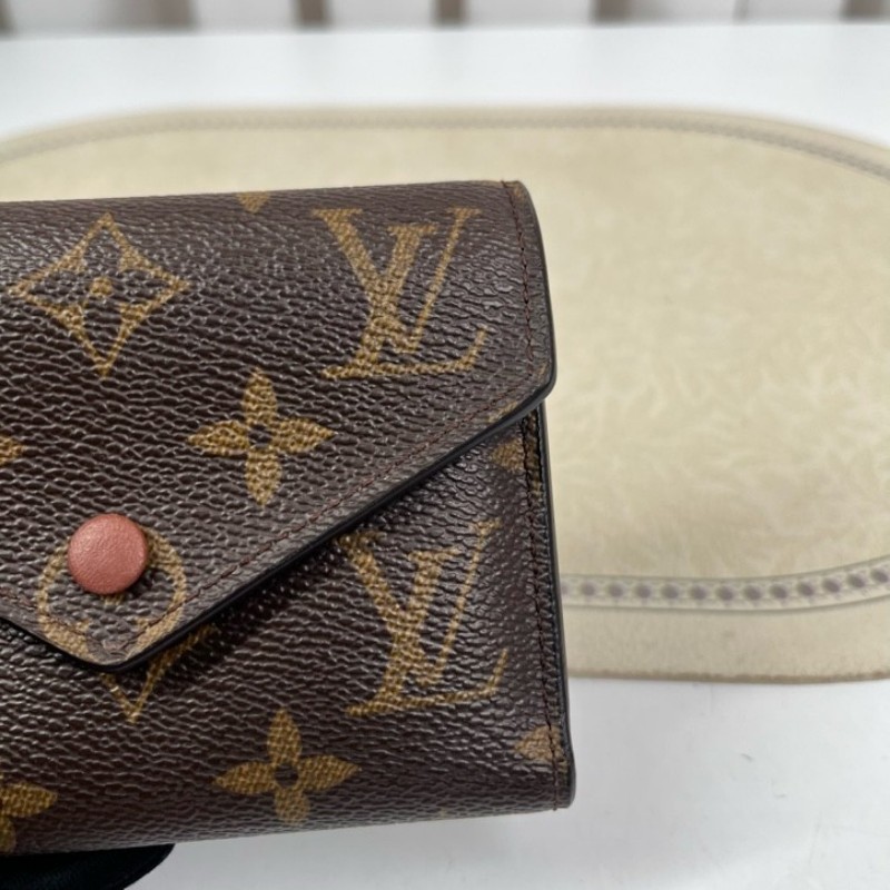 LV路易威登 老花短款三折疊豆豆錢包 經典老花配棕色內裡 內裡有隔層 可放現金-14