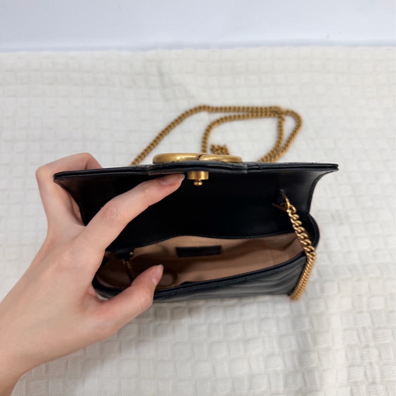 Gucci 黑牛皮霧金釦山形紋 Marmont Mini 下蓋斜背包-8