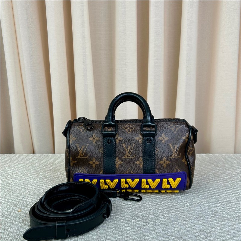 LV路易威登 Keepall XS Rubber秀款 經典Monogram帆布+橡膠LOGO拼接 藍黃撞色超吸睛 手提肩背都OK 日常通勤、休閒出行都很適合 趣味十足 辨識度超高-0