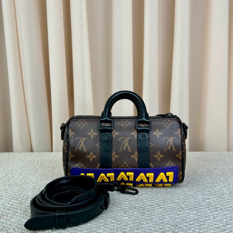 LV路易威登 Keepall XS Rubber秀款 經典Monogram帆布+橡膠LOGO拼接 藍黃撞色超吸睛 手提肩背都OK 日常通勤、休閒出行都很適合 趣味十足 辨識度超高-1