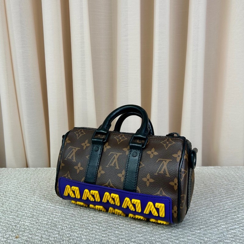 LV路易威登 Keepall XS Rubber秀款 經典Monogram帆布+橡膠LOGO拼接 藍黃撞色超吸睛 手提肩背都OK 日常通勤、休閒出行都很適合 趣味十足 辨識度超高-3
