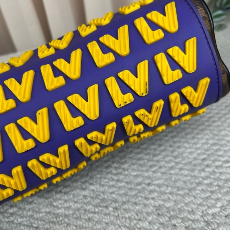 LV路易威登 Keepall XS Rubber秀款 經典Monogram帆布+橡膠LOGO拼接 藍黃撞色超吸睛 手提肩背都OK 日常通勤、休閒出行都很適合 趣味十足 辨識度超高-8