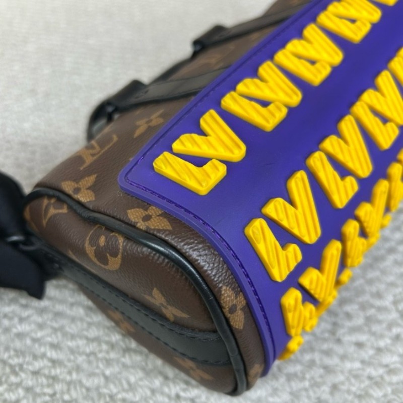 LV路易威登 Keepall XS Rubber秀款 經典Monogram帆布+橡膠LOGO拼接 藍黃撞色超吸睛 手提肩背都OK 日常通勤、休閒出行都很適合 趣味十足 辨識度超高-9