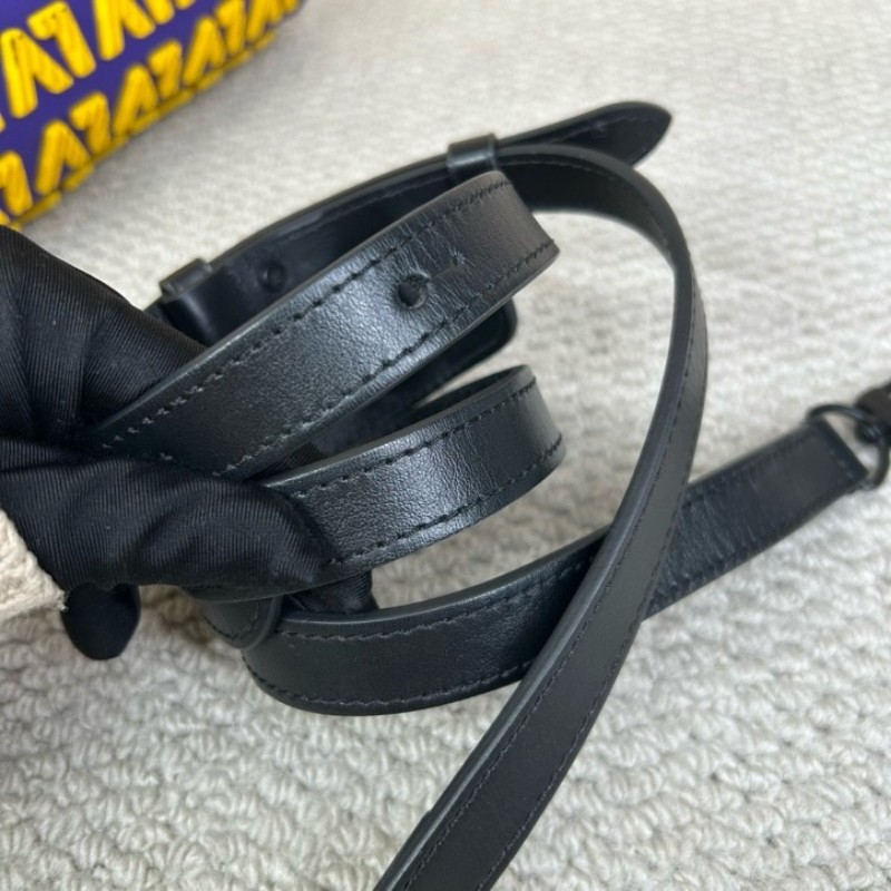 LV路易威登 Keepall XS Rubber秀款 經典Monogram帆布+橡膠LOGO拼接 藍黃撞色超吸睛 手提肩背都OK 日常通勤、休閒出行都很適合 趣味十足 辨識度超高-14