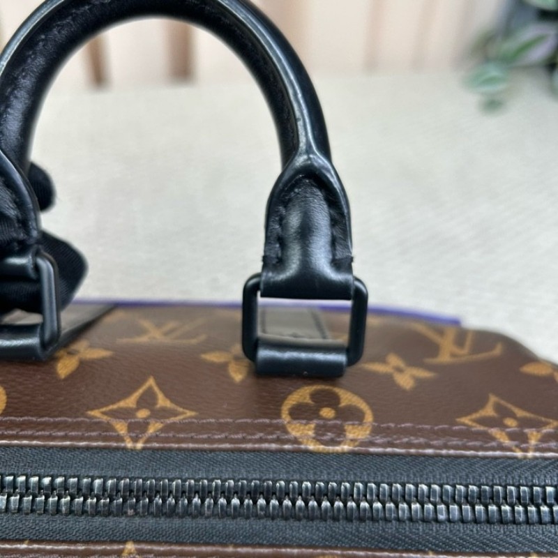 LV路易威登 Keepall XS Rubber秀款 經典Monogram帆布+橡膠LOGO拼接 藍黃撞色超吸睛 手提肩背都OK 日常通勤、休閒出行都很適合 趣味十足 辨識度超高-22