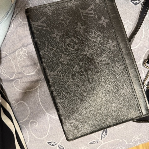 lv黑老花側背包