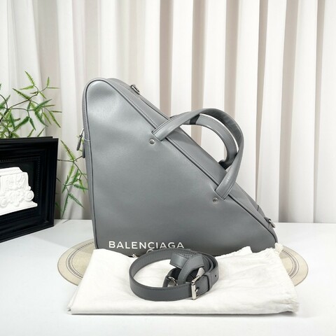 Balenciaga巴黎世家 灰色triangle三角包 手提單肩斜挎包 容量超級大 包型立挺 時尚潮流