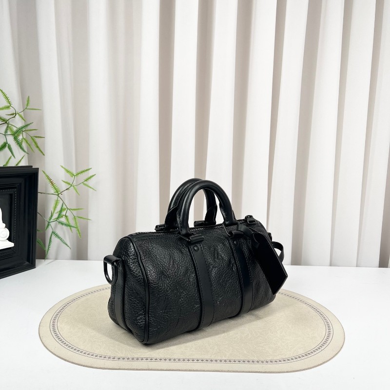 LV路易威登 24年票 無芯片 Keepall 25 黑色壓紋牛皮 經典老花壓紋 黑武士配色 容量可觀 肩帶可調節-3