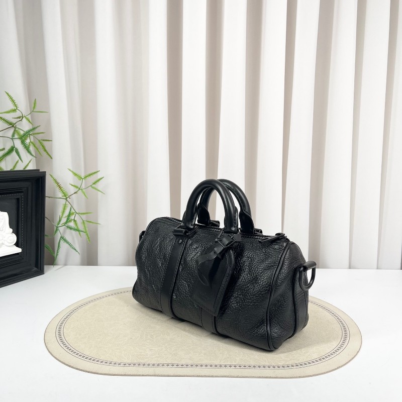 LV路易威登 24年票 無芯片 Keepall 25 黑色壓紋牛皮 經典老花壓紋 黑武士配色 容量可觀 肩帶可調節-4