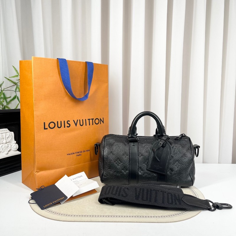 LV路易威登 24年票 無芯片 Keepall 25 黑色壓紋牛皮 經典老花壓紋 黑武士配色 容量可觀 肩帶可調節-5