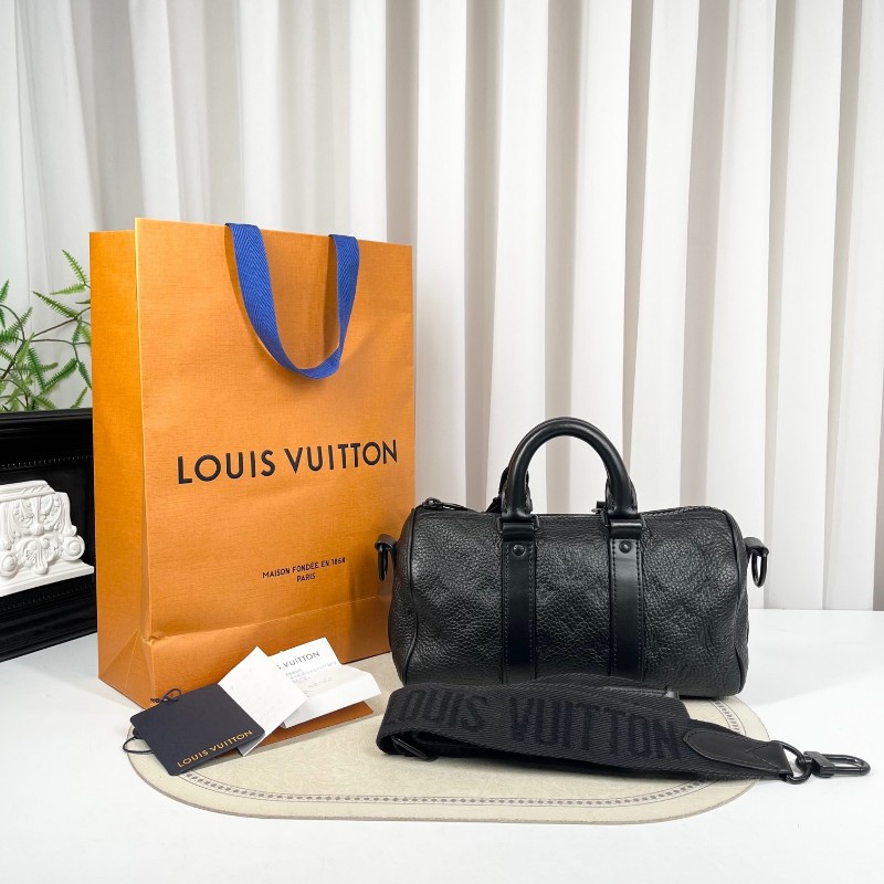 LV路易威登 24年票 無芯片 Keepall 25 黑色壓紋牛皮 經典老花壓紋 黑武士配色 容量可觀 肩帶可調節-6