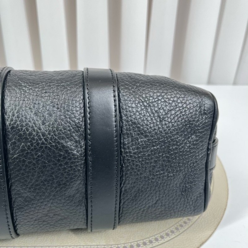 LV路易威登 24年票 無芯片 Keepall 25 黑色壓紋牛皮 經典老花壓紋 黑武士配色 容量可觀 肩帶可調節-9