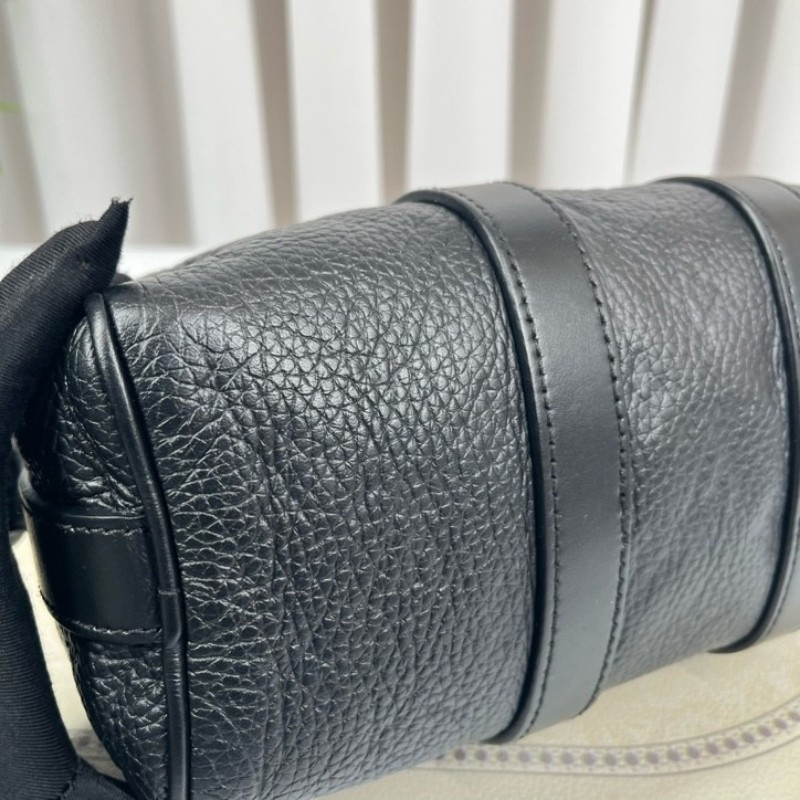 LV路易威登 24年票 無芯片 Keepall 25 黑色壓紋牛皮 經典老花壓紋 黑武士配色 容量可觀 肩帶可調節-10