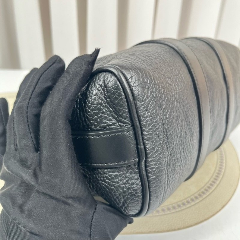 LV路易威登 24年票 無芯片 Keepall 25 黑色壓紋牛皮 經典老花壓紋 黑武士配色 容量可觀 肩帶可調節-11
