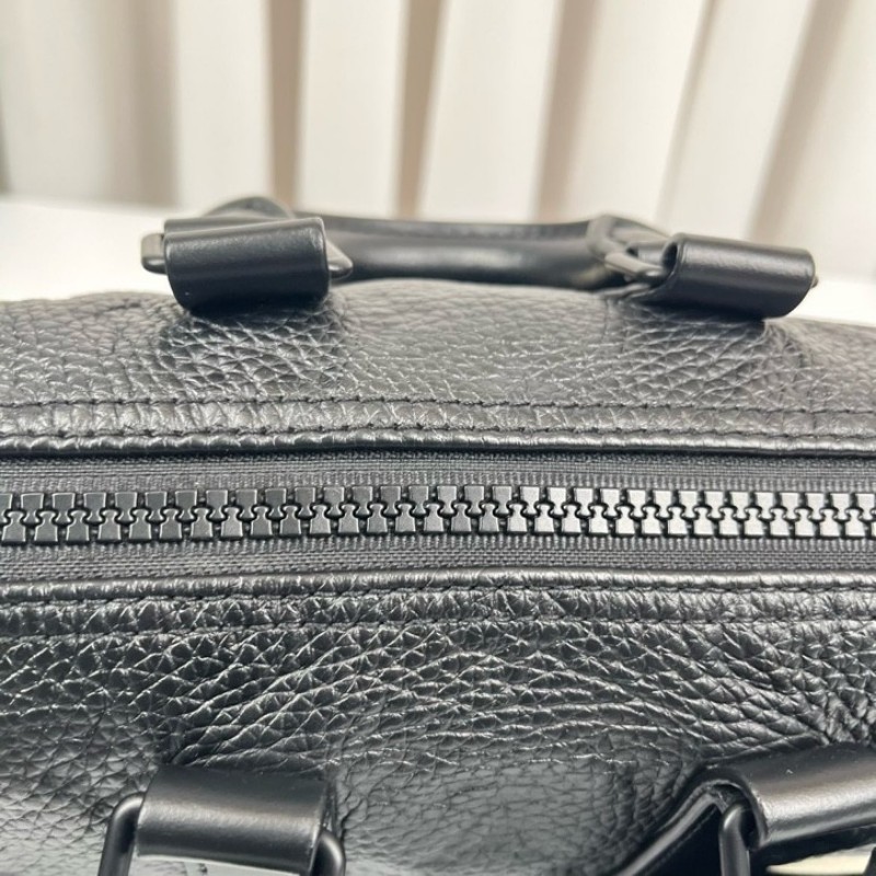 LV路易威登 24年票 無芯片 Keepall 25 黑色壓紋牛皮 經典老花壓紋 黑武士配色 容量可觀 肩帶可調節-14