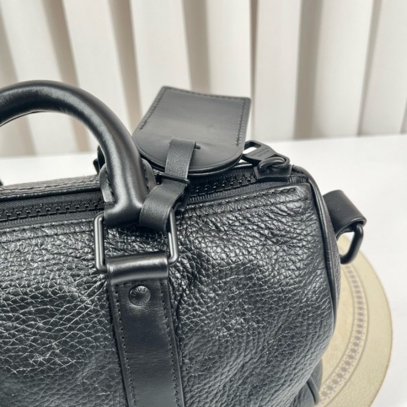 LV路易威登 24年票 無芯片 Keepall 25 黑色壓紋牛皮 經典老花壓紋 黑武士配色 容量可觀 肩帶可調節-17