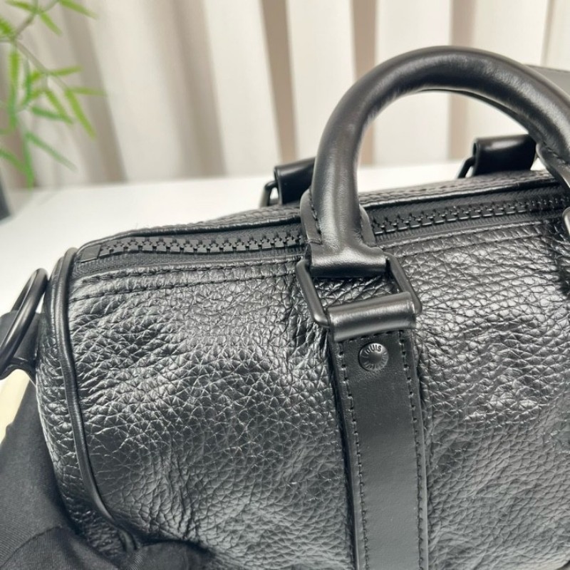 LV路易威登 24年票 無芯片 Keepall 25 黑色壓紋牛皮 經典老花壓紋 黑武士配色 容量可觀 肩帶可調節-18