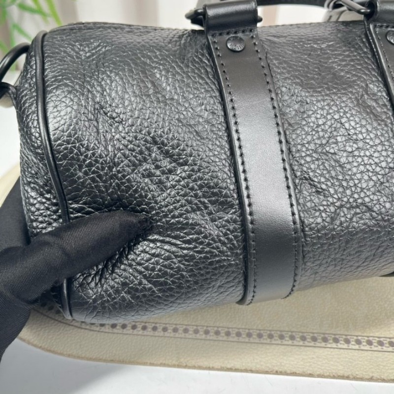 LV路易威登 24年票 無芯片 Keepall 25 黑色壓紋牛皮 經典老花壓紋 黑武士配色 容量可觀 肩帶可調節-19