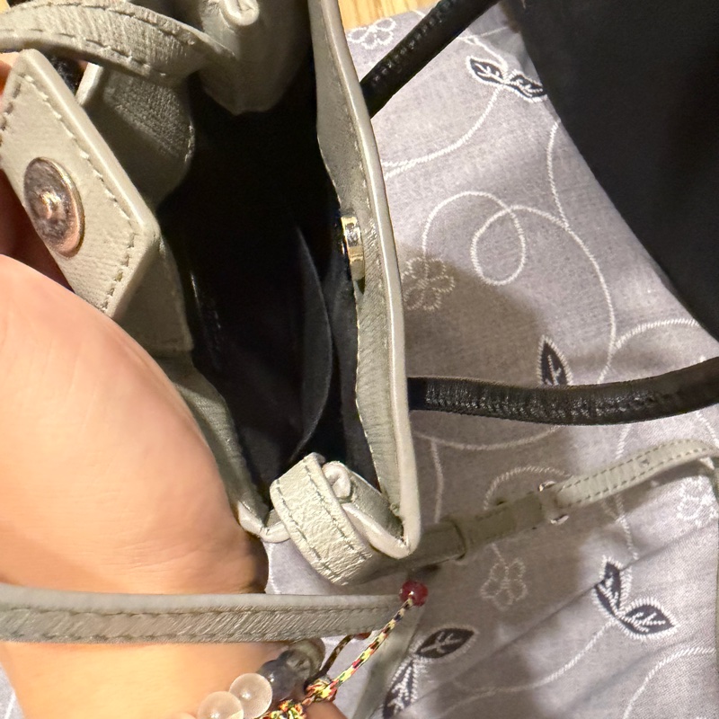 巴黎世家手機包-3