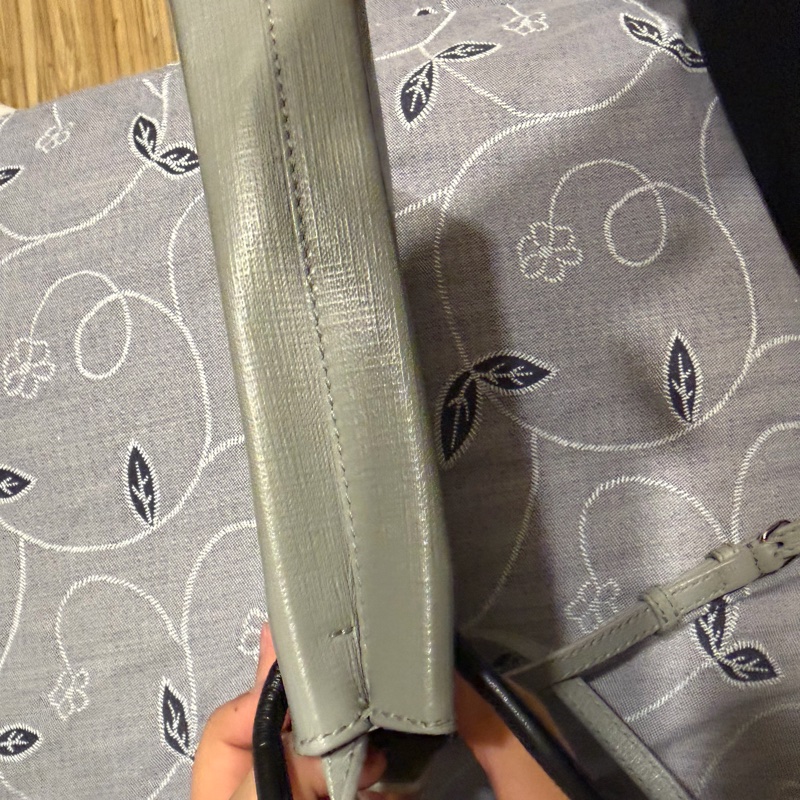 巴黎世家手機包-4