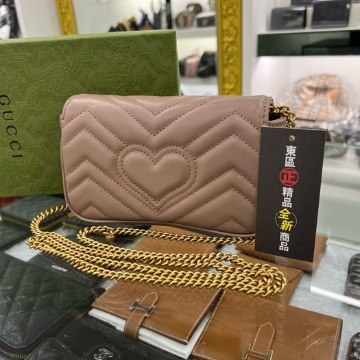 東區正精品㊣GUCCI Marmont Supermini 476433 全新迷你裸色V紋牛皮金鍊前釦式斜背包手拿包 RZ3697-6