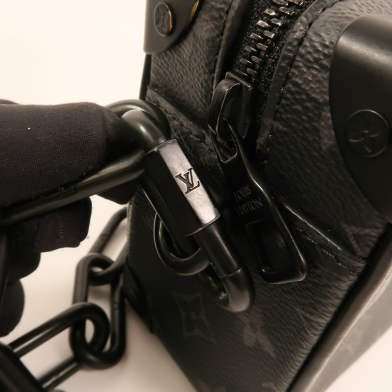 LOUIS VUITTON Monogram Eclipse Mini Soft Trunk肩背袋-11