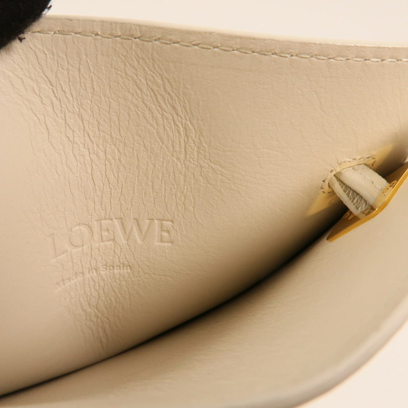 LOEWE 牛皮皮革Dice Pocket金扣肩背袋-5