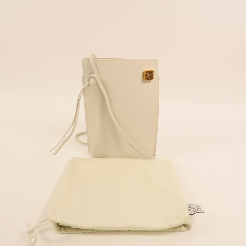 LOEWE 牛皮皮革Dice Pocket金扣肩背袋-9