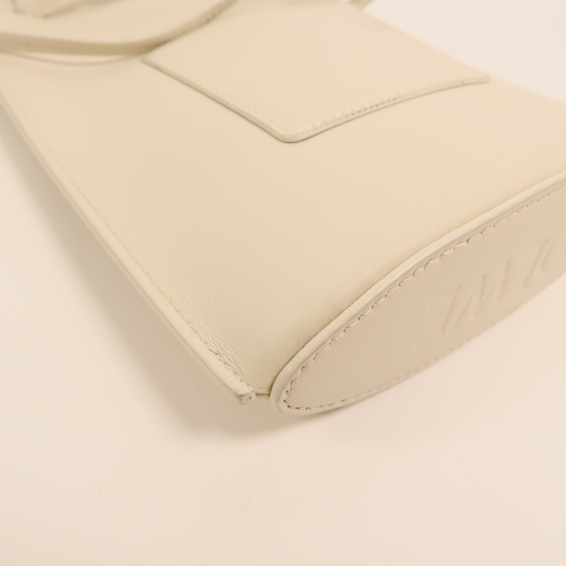 LOEWE 牛皮皮革Dice Pocket金扣肩背袋-13