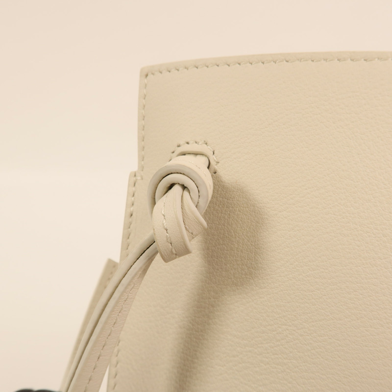 LOEWE 牛皮皮革Dice Pocket金扣肩背袋-14