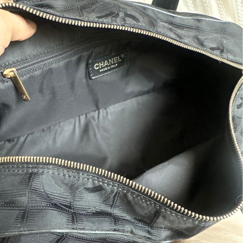 香奈兒 肩背包 腋下包 手提包 黑色 包 黑色尼龍 帆布 波士頓 旅遊系列 手提包 中古包包 chanel travel line boston bag-10