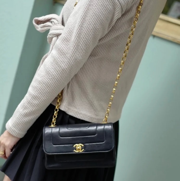 香奈兒翻蓋包 雕花鏈 鏈條包 通花鏈 黑色皮 CC 金鍊 側背包 斜背包 古董包 Vintage chanel black flap chain bag classic flap rare-8