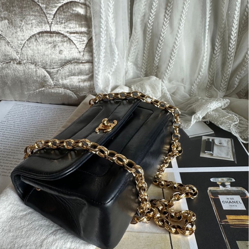 香奈兒翻蓋包 雕花鏈 鏈條包 通花鏈 黑色皮 CC 金鍊 側背包 斜背包 古董包 Vintage chanel black flap chain bag classic flap rare-24
