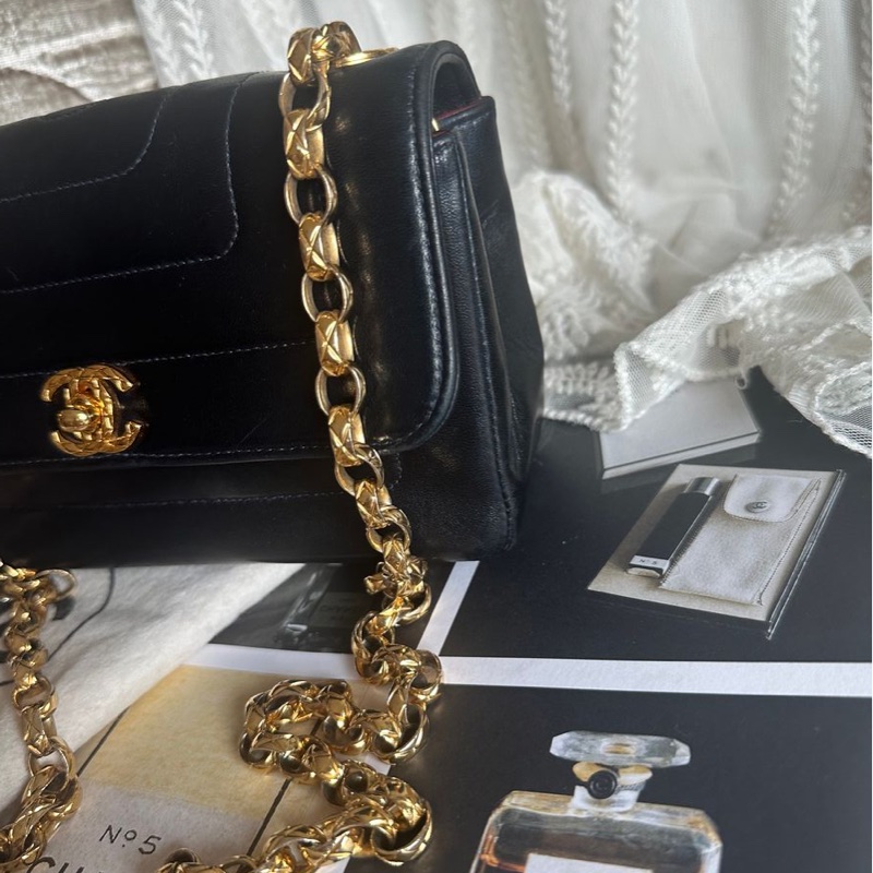 香奈兒翻蓋包 雕花鏈 鏈條包 通花鏈 黑色皮 CC 金鍊 側背包 斜背包 古董包 Vintage chanel black flap chain bag classic flap rare-25