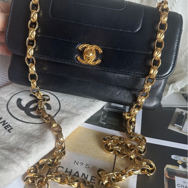 香奈兒翻蓋包 雕花鏈 鏈條包 通花鏈 黑色皮 CC 金鍊 側背包 斜背包 古董包 Vintage chanel black flap chain bag classic flap rare-26