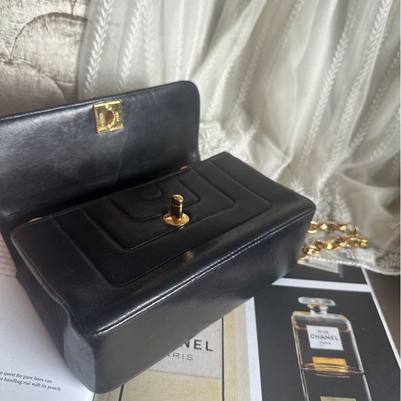 香奈兒翻蓋包 雕花鏈 鏈條包 通花鏈 黑色皮 CC 金鍊 側背包 斜背包 古董包 Vintage chanel black flap chain bag classic flap rare-27