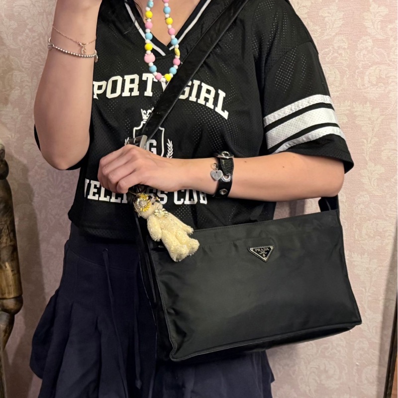 普拉達 黑色 包包prada re-nylon 再生尼龍系列 手袋 肩背包 腋下包 手提包 斜挎包 斜背包 側背包-1