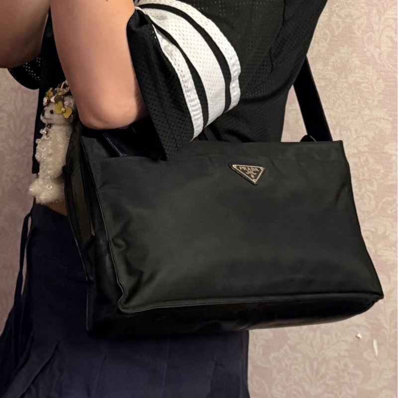 普拉達 黑色 包包prada re-nylon 再生尼龍系列 手袋 肩背包 腋下包 手提包 斜挎包 斜背包 側背包-2