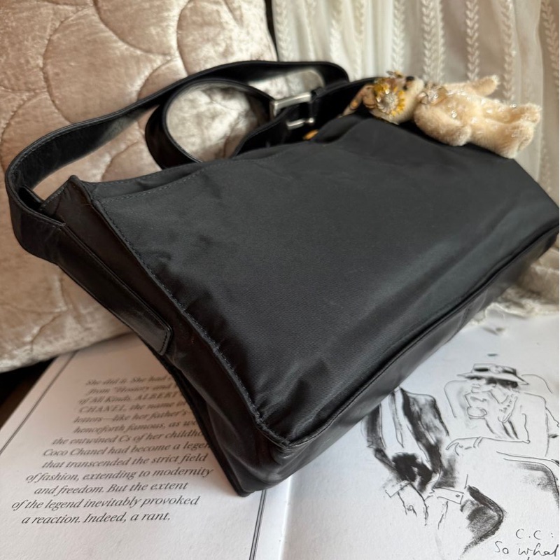 普拉達 黑色 包包prada re-nylon 再生尼龍系列 手袋 肩背包 腋下包 手提包 斜挎包 斜背包 側背包-4