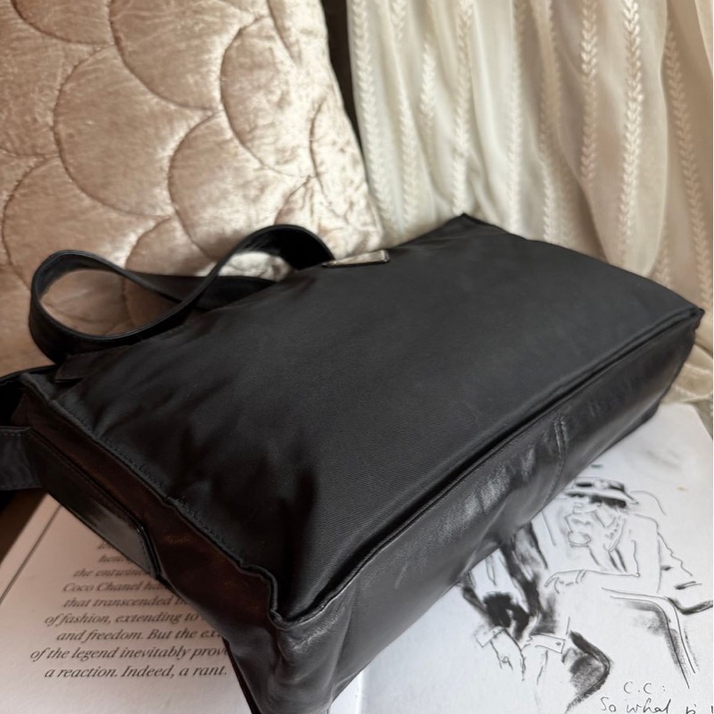 普拉達 黑色 包包prada re-nylon 再生尼龍系列 手袋 肩背包 腋下包 手提包 斜挎包 斜背包 側背包-6