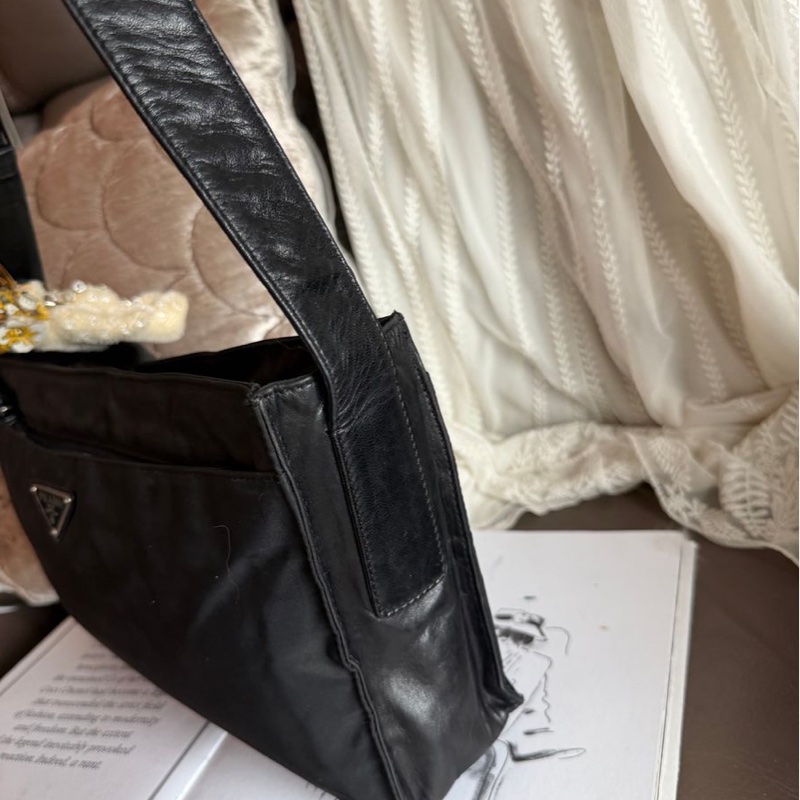普拉達 黑色 包包prada re-nylon 再生尼龍系列 手袋 肩背包 腋下包 手提包 斜挎包 斜背包 側背包-16