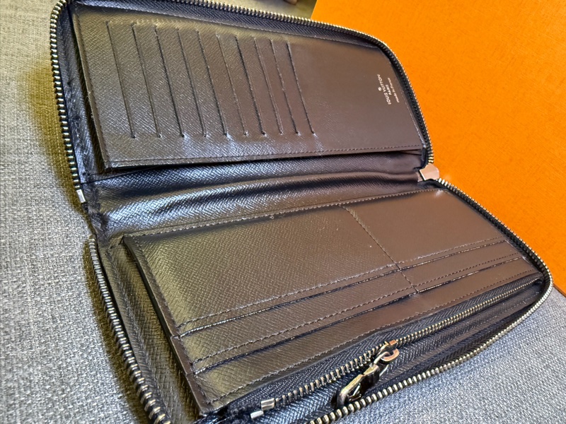 Louis Vuitton 黑色男生長夾|有零錢層-6